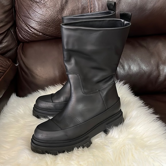 Ganni Tubular Chunkysole Boots 
